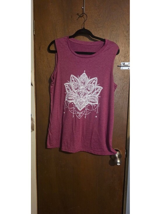 Tops - Sleeveless Burgundy Graphic Tank Top XL